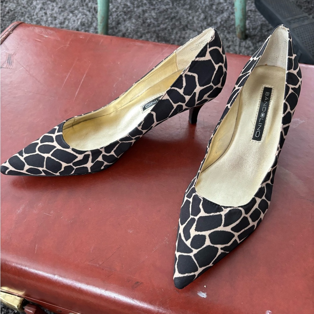 Gorgeous size 6.5 bandolino giraffe print heel